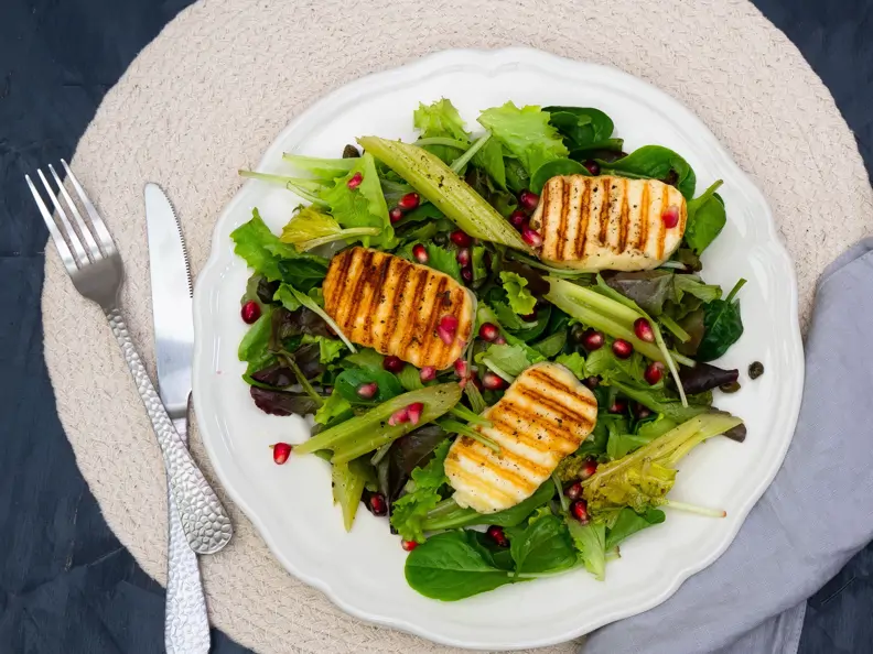 Frühlingssalat mit Halloumi