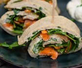 Gefüllte Pfannkuchen mit Räucherlachs