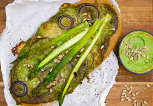 Dinkelpizza mit Pesto