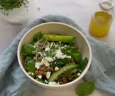 Dinkelsalat mit grünem Spargel und Feta