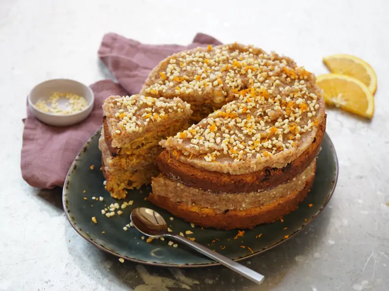 Möhrenkuchen mit Nussglasur