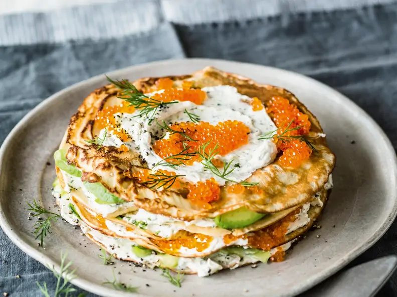 Avocado-Lachs-Pfannkuchen-Torte