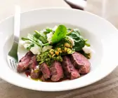 Lammrücken mit Spinat-Feta-Salat