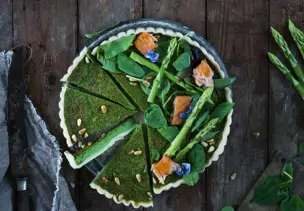 Bärlauch-Spargel-Tarte mit Lachs