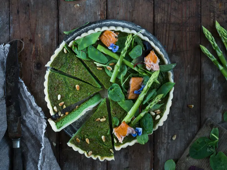 Bärlauch-Spargel-Tarte mit Lachs