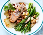 Lachs mit grünem Spargel und Bohnen