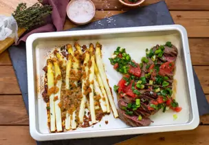 Ofenspargel mit Hüftsteak und Salsa