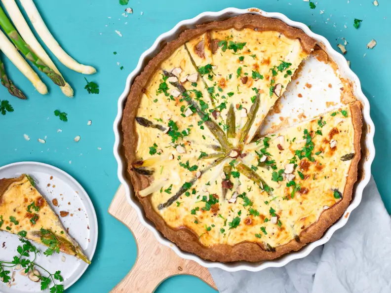 Spargel-Quiche grün-weiß