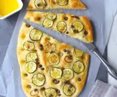 Kartoffel-Focaccia mit Zucchini