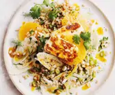 Halloumi auf Gerstensalat mit Orangen