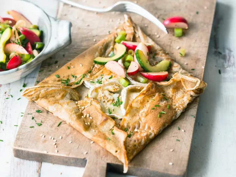 Buchweizen-Galettes mit Ziegenkäse und Radieschen