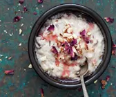Rosenmilchreis mit Haselnüssen