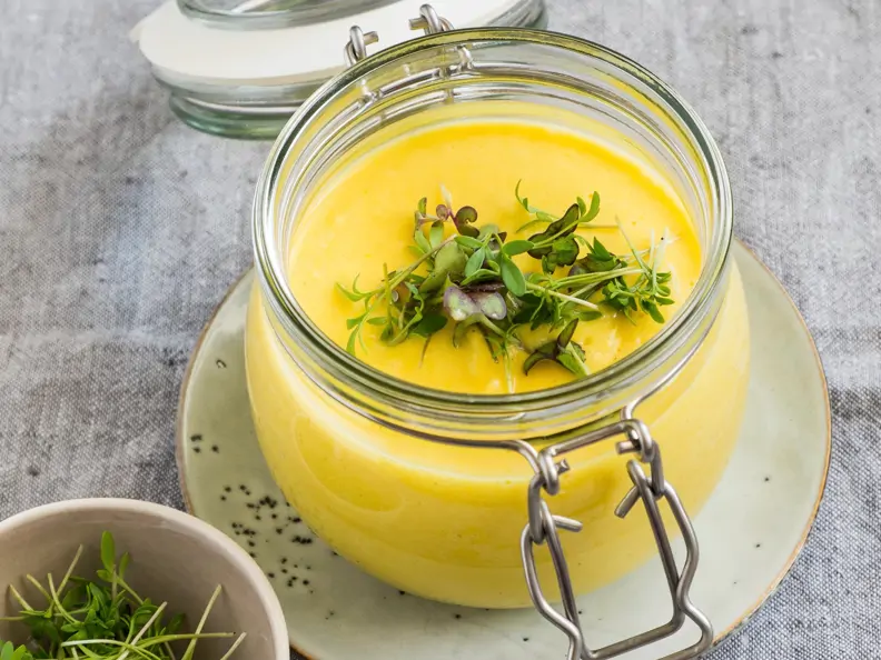 Sellerie-Kurkuma-Cremesuppe