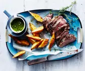 Lammsteaks mit Petersilien-Thymian-Öl