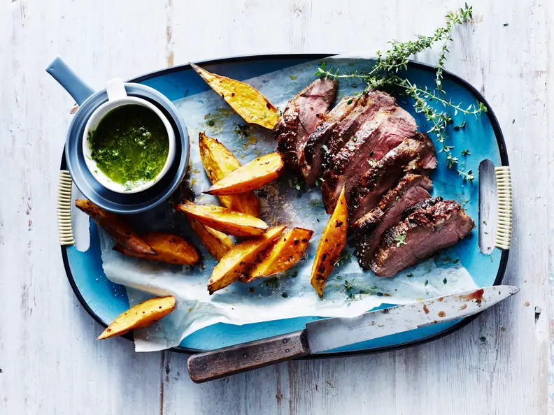 Lammsteaks mit Petersilien-Thymian-Öl