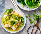 Tofu-Curry mit grünem Gemüse