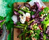 Spargel-Brokkoli-Salat mit Miso-Dressing