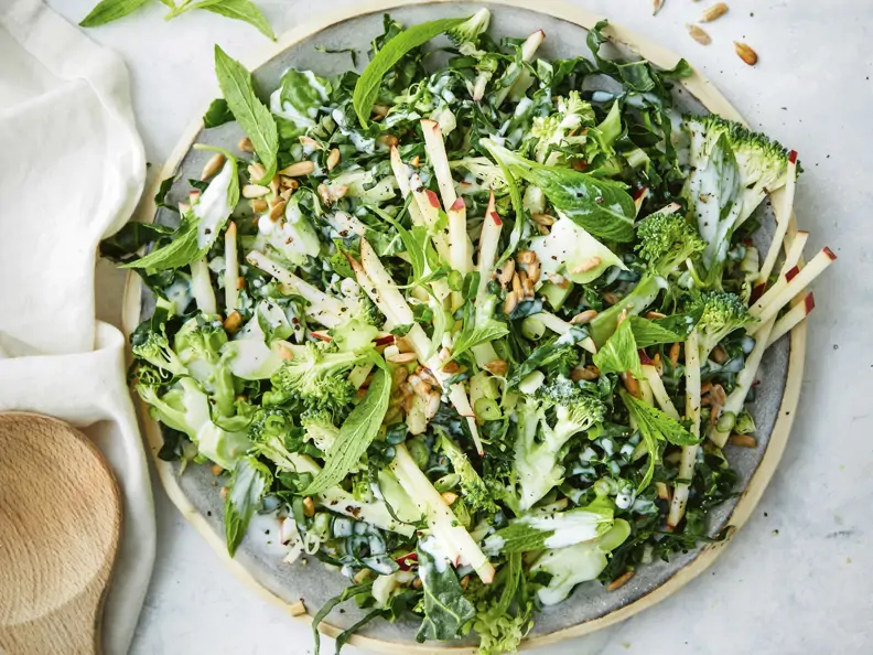 Mangold-Brokkoli-Salat mit Buttermilch-Dressing