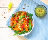 Möhren-Tagliatelle mit Avocado-Pesto