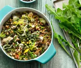 Löwenzahn-One-Pot mit Gerste und Linsen