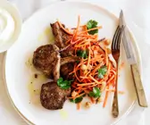 Lammkoteletts mit Möhren-Kichererbsen-Salat
