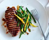 Rinderhüftsteaks mit Estragonbohnen