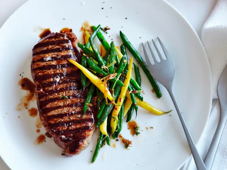Rinderhüftsteaks mit Estragonbohnen