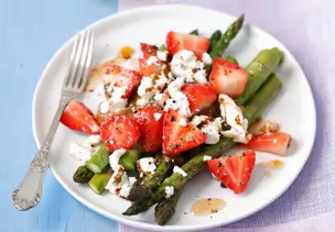 Spargel-Erdbeer-Salat