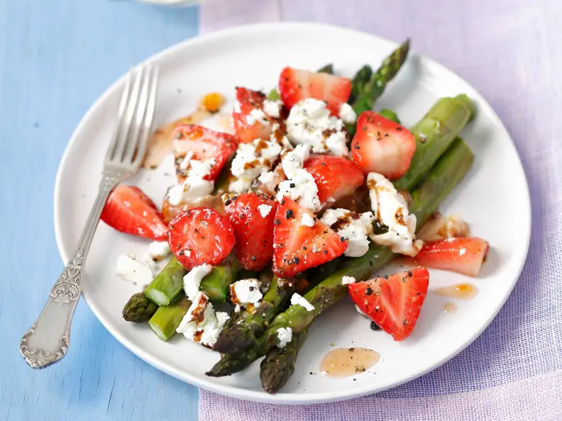 Spargel-Erdbeer-Salat