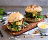 Haferflocken Burger mit Rote Bete und Walnüssen
