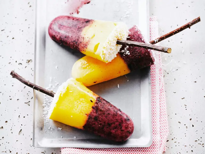 Rot-gelbes Eis am Stiel