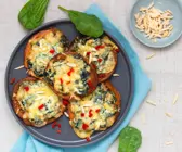 Low-Carb-Pancakes mit Spinat und Käse
