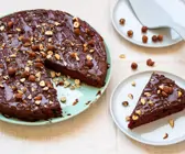 Angeschnittener Rote-Bete-Kakao-Kuchen