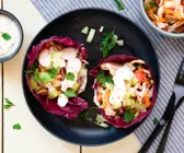 Pulled Chicken in Salat-Tacos