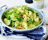 Chili-Tintenfisch-Pasta mit Rucola-Pesto