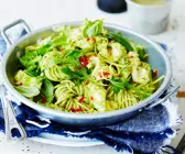 Chili-Tintenfisch-Pasta mit Rucola-Pesto