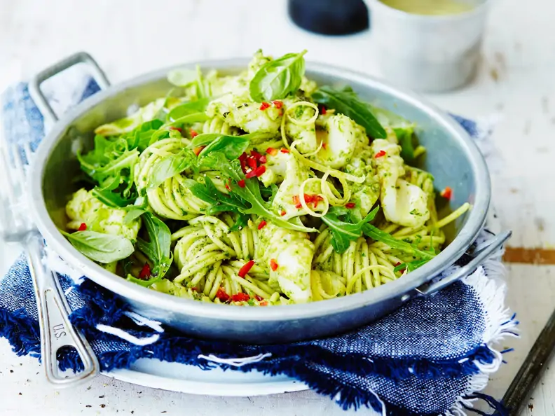 Chili-Tintenfisch-Pasta mit Rucola-Pesto