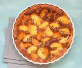 Clafoutis mit Aprikosen, Pfirsich und Stachelbeeren