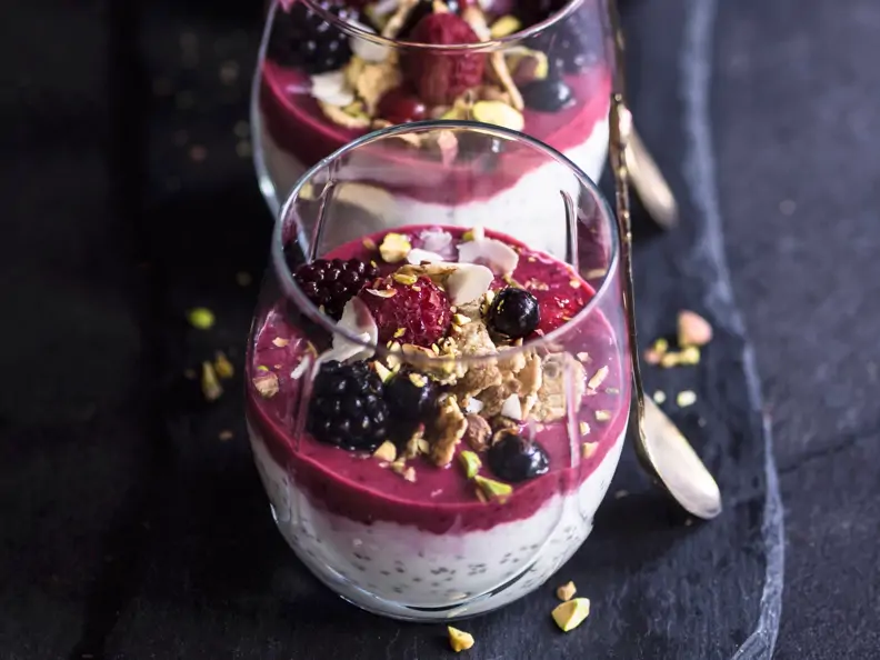 Chiapudding mit Beeren-Smoothie