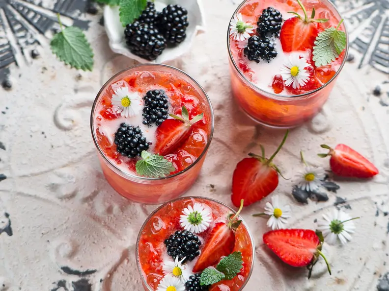 Spritzige Beerenbowle