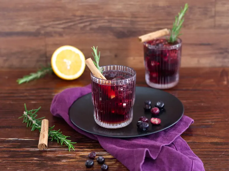 Heidelbeer-Mocktail mit Zimt