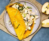 Kurkumapfannkuchen mit Lauch-Zucchini-Füllung
