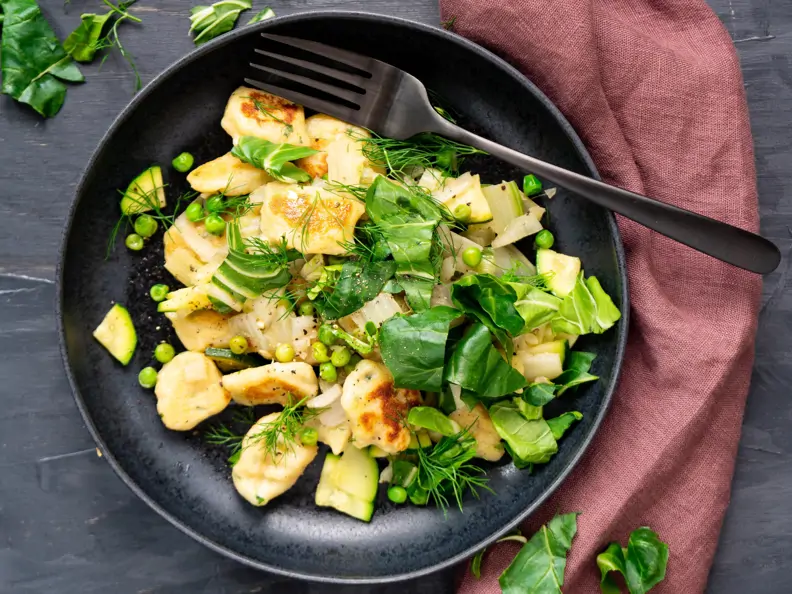 Gnocchi mit Mangold, Erbsen und Dill
