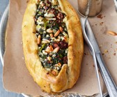Teigtaschen gefüllt mit Spinat und Feta