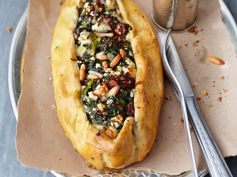 Teigtaschen gefüllt mit Spinat und Feta