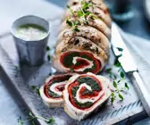 Geflügelroulade mit Kräuter-Tomaten-Füllung