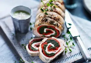 Geflügelroulade mit Kräuter-Tomaten-Füllung