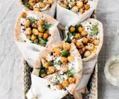 Pita-Wraps mit Huhn, Kichererbsen und Rucola