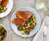 Gefüllte Süßkartoffel-Schnitzel mit Rosenkohl