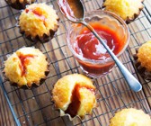 Mandel-Muffins mit Hagebuttenmus